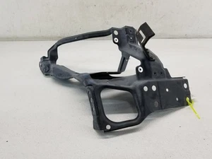 03-09 NISSAN 350Z Drivers Headlight Bracket OEM 62521-CD000 - Picture 1 of 12