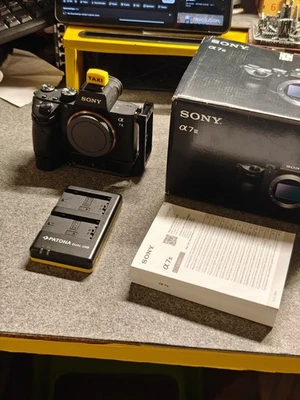 Sony Alpha 7 III ILCE-7M3 24,2MP Spiegellose Systemkamera -Schwarz- Zubehörpaket - Bild 1 von 4