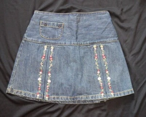 Gymboree PRIMROSE Denim Pleated Skirt Skort w/ Floral Embroidery NWT 5 - Picture 1 of 2