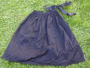 alte Schürze Ur-Omas Tracht Trachtenschürze schwarz historisch antik Fundzustand - Bild 1 von 17