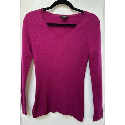 Suéter Ann Taylor 100 % cachemir cuello en V talla M (busto real 31") en rosa Foto 1 de 4