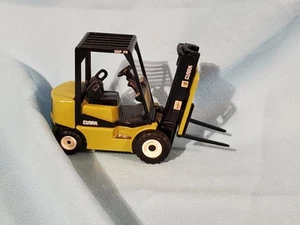 Clark CGP 25 Fork Lift 1/25 Scale Model Diecast Metal Posable Lift And Forks - Picture 1 of 5