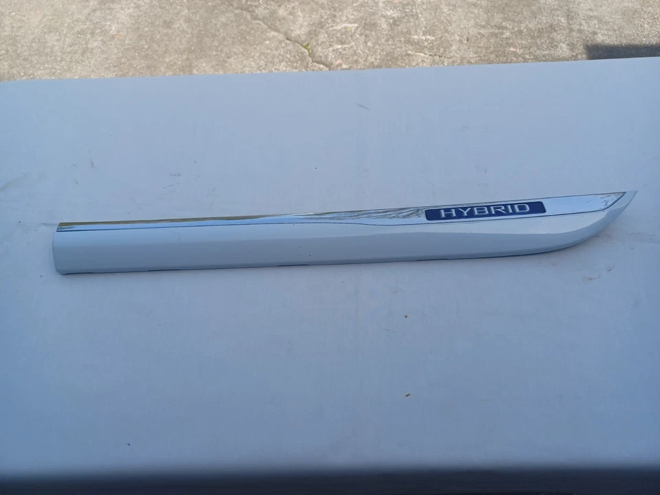 LEXUS HS 250H 2010-2012 PUERTA MOLDURA LADO CONDUCTOR TRASERO USADO BLANCO ARAÑAZOS Foto 1 de 4