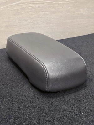 🐸 NICE 06-10 HUMMER H3 Console Lid OEM Armrest Black Leather 2007  - Image 1 of 4