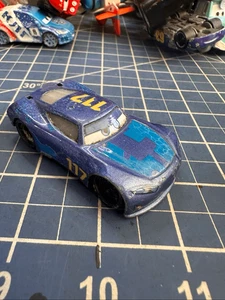 Disney Pixar Cars Film HJ HOLLIS Diecast Fahrzeug grün lila N20 COLA #68 ac - Bild 1 von 1