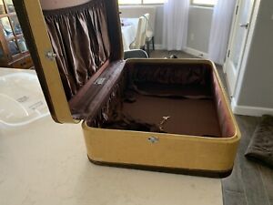 Wheary Vintage Suitcase