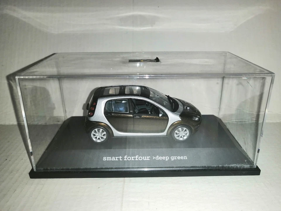 SMART FORFOUR DEEP GREEN SCHUCO SCALA 1/43 - Immagine 1 di 1