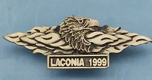 De colección 1999 Laconia Bike Week Ciclista Peltre Evento Pin Flaming Eagle por Lady Hawk - Imagen 1 de 6