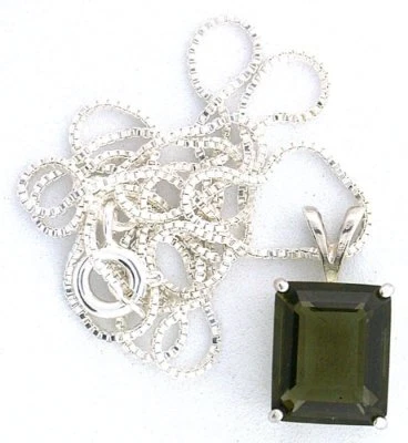 Цепочка с подвеской из чистого серебра с изумрудом молдавитом 3,35 карата 11x9 EBS2500 - Изображение 1 из 2