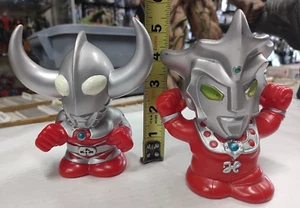 2 ULTRAMAN 5.5"  FATHER & LEO FIGURE LOT Banpresto Vinyl Bank Kaiju 1998 monster - Picture 1 of 5