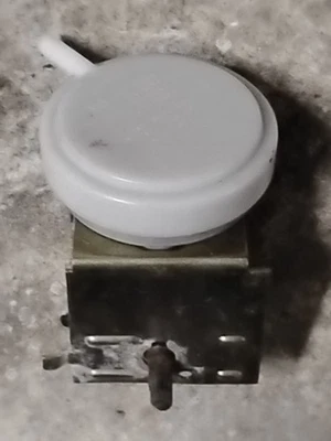 Interruptor de presión Frigidaire OEM, 134421000 Foto 1 de 3