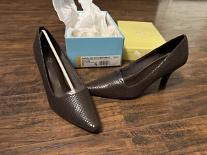 Zapatos de salón Life Stride Angeline imitación piel de serpiente marrón talla: 7 N - Imagen 1 de 6