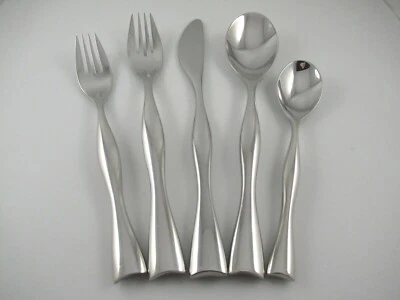 Cubiertos de acero inoxidable brillante Butterfly Nambe elección de piezas hechos en Vietnam Foto 1 de 4