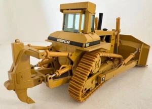 1:50 Caterpillar D11N Track Type Dozer with Ripper By Conrad - Picture 1 of 7