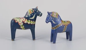 Two Dala horses. Hand-painted with floral motifs on a blue background. Folk art. - Picture 1 of 9