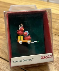 Vintage Enesco Small Wonders Miniature Ornament 1989 - Special Delivery Birds - Picture 1 of 4