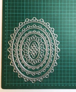 Großes 9-teiliges Stanzenset mit geringeltem Rand und Ovalen - 18,6 x 14,8 cm - Bild 1 von 4