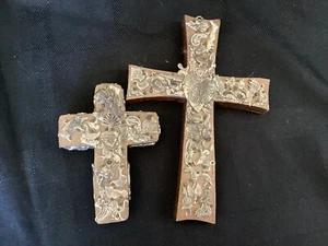 Set Of 2 Wooden Milagro Crosses 7 1/2” X 5 1/2” And 5” X 3” Hand Made USA - Imagen 1 de 9