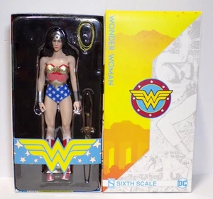 Figura de cómic clásica Sideshow Wonder Woman escala 1/6 12" en caja DC 2015 100525WT - Imagen 1 de 7