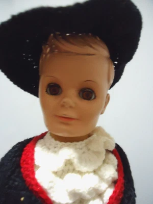Muñeca niño vinilo plástico personaje Uneeda Bob de colección años 50 10" con ropa tejida a mano Foto 1 de 4