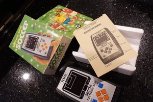 TEMCO SOCCER Vintage Electronic Handheld tabletop  Video game  A6  SUPER RARE - Picture 1 of 12