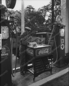 Ice Block Picking Coca Cola Service Station Vintage 8x10 Reprint Of Old Photo - Bild 1 von 1