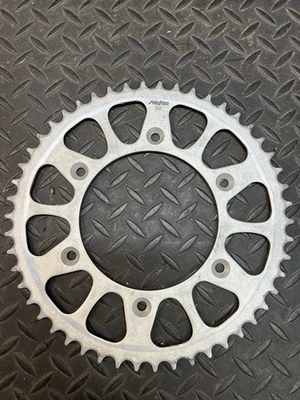 Roda dentada traseira de alumínio Honda Sunstar 50T 83-26 CR125 CR250 CR500 CRF250 CRF450 - Imagem 1 de 3