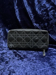 Portafoglio Christian Dior nero vernice cannage trapuntato Lady Dior borsa trucco - Foto 1 di 10