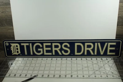 Letrero de calle Detroit Tiger's Drive. Foto 1 de 3