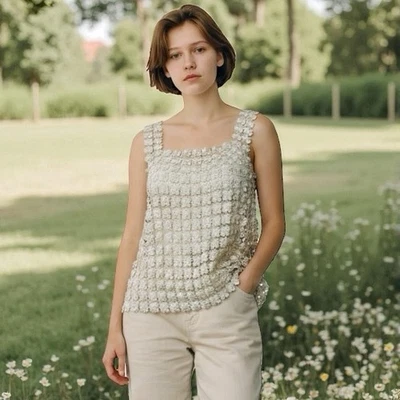 Top Honey Punch Sin Mangas Texturizado Hilo Metálico Floral Crochet Corte Abierto S/M Foto 1 de 4