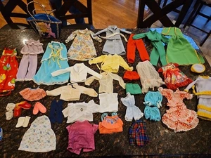 Vintage Konvolut 39 Puppenkleidung 60er-90er Jahre? Mäntel Kleider Röcke Schuhe... - Bild 1 von 10