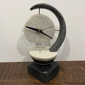Reloj De Colección Mediados de Siglo Firmado Hecho a Mano Piedra Hebrea Mesa 10" H Funciona - Imagen 1 de 8