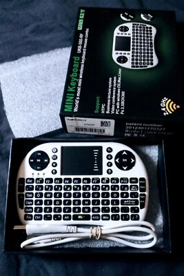 Wireless Mini Keyboard And Mouse Combo, UKB-500-RF Linux, OS, MAC, PS3, XBOX 360 - Image 1 of 4