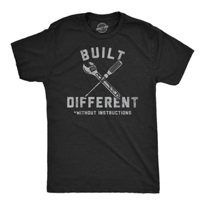 Camisetas divertidas para hombre construidas diferentes sin instrucciones camiseta sarcástica novedad - Imagen 1 de 7