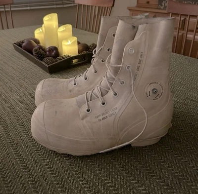 Botas de combate Bata militares de EE. UU. frío extremo Mickey Mouse Bunny talla 11 R Foto 1 de 4