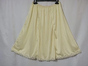 VINTAGE MEL-LIN 100% NYLON HALF SLIP LIGHT YELLOW LACE TRIM X-LARGE USA MADE EUC - Picture 1 of 6