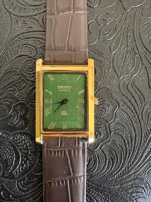 GREEN Vintage Seiko Slim Quartz Men's Wrist Watch - Image 1 of 4