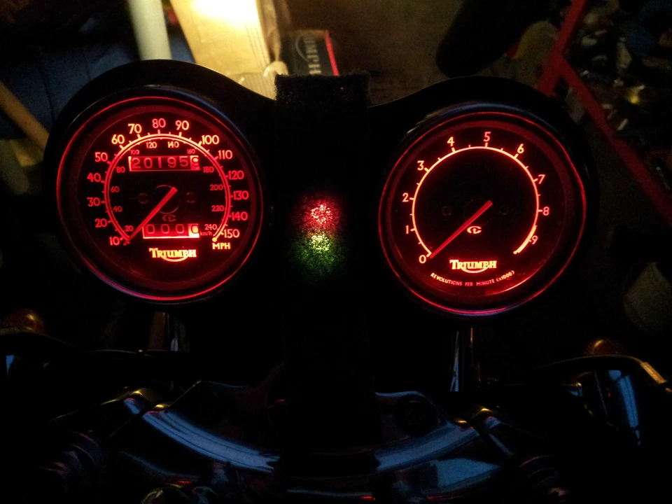 TRIUMPH THUNDERBIRD SPORT ROJO LED RELOJ LUCES Foto 1 de 1