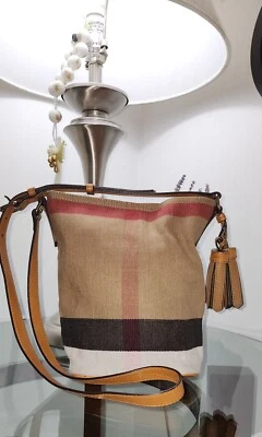 Burberry Ashby pequeño Foto 1 de 4