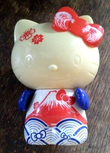 2010 McDonalds Hello Kitty figura de viajero japonés montura Fuji Great Wave Pop Art  - Imagen 1 de 11
