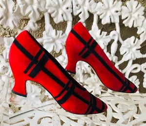 Schuhe - rot und schwarz Wildleder spitz zulaufend Absätze - 2" Absatz Größe 8 - Bild 1 von 8