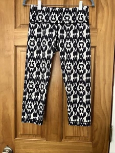 Women's Lululemon Capri Leggings with Purple/Black Logo Allover Print Size 6 - Picture 1 of 5