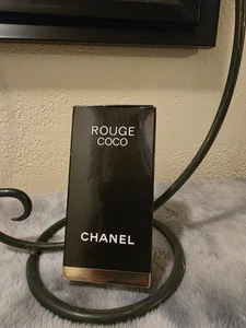 ROUGE COCO CHANEL GWP PORTA ROSSETTO E CIONDOLO BORSA - Foto 1 di 8