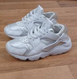 Nike Air Huarache Women's Triple White Lace Up Trainers UK 7 - Picture 1 of 17