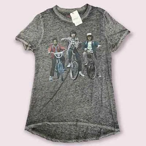 Netflix Stranger Things Women's T-Shirt Short Sleeve Scoop Neck - FREE SHIP - LG - Picture 1 of 2