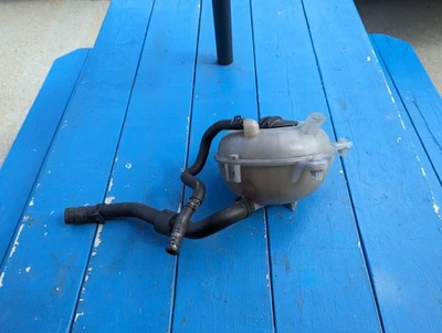 MK7 2016 Volkswagen GTI OEM botella de desbordamiento de refrigerante usada Foto 1 de 4