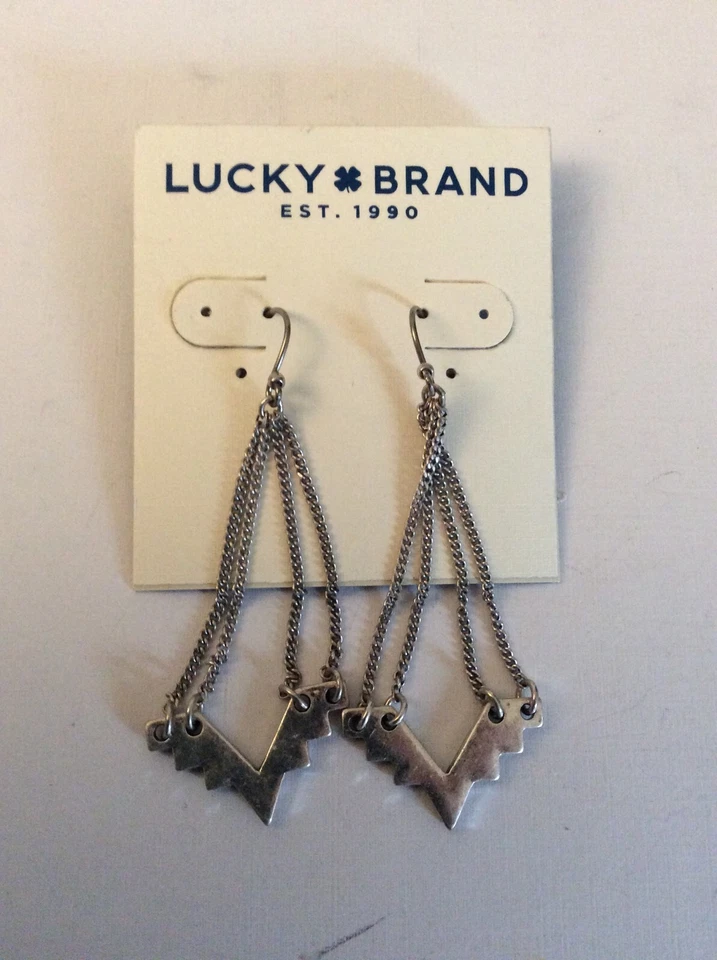 Pendientes chandlier geométricos marca suerte $29 artículo 304b Foto 1 de 1