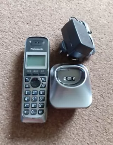 Panasonic KX-TG2523 digital cordless house phone with charger base - Picture 1 of 6