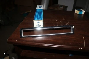 NOS Ford 1972 - 76 Thunderbird side marker light bezel D2SZ-15A440-B L/H - Picture 1 of 6