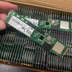 36 PCs MZ-1LB3T80 Samsung PM983 MZ1LB3T8HMLA 3.84TB 22110 PCIe Gen3 X4 NVMe SSD - Picture 1 of 4